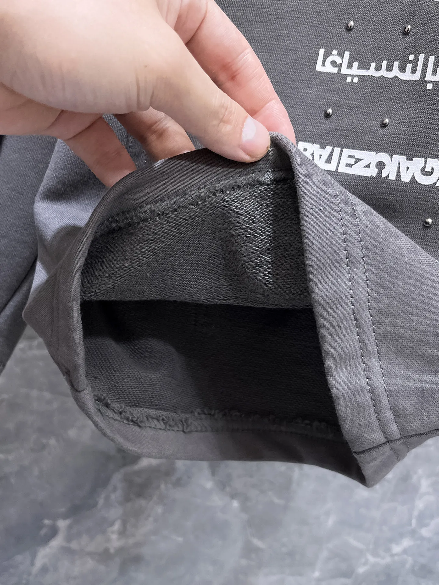Balenciaga's three-standard complete 2026 summer New Arrival men's casual shorts, advanced custom-made Breathable fabric, Breathable fabric, extremely stretchy and comfortable, impeccable details, top-grade accessories, original logo design concept, delicate and soft feel! The upper body fit is awesome! Size: M-XXXL Please state your height and weight when ordering